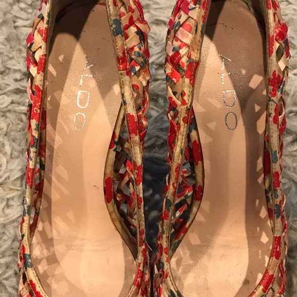 🛑 SOLD! Peep Toe Pumps w/ Floral Pattern & Bow 🛑 - Picture 7 of 11